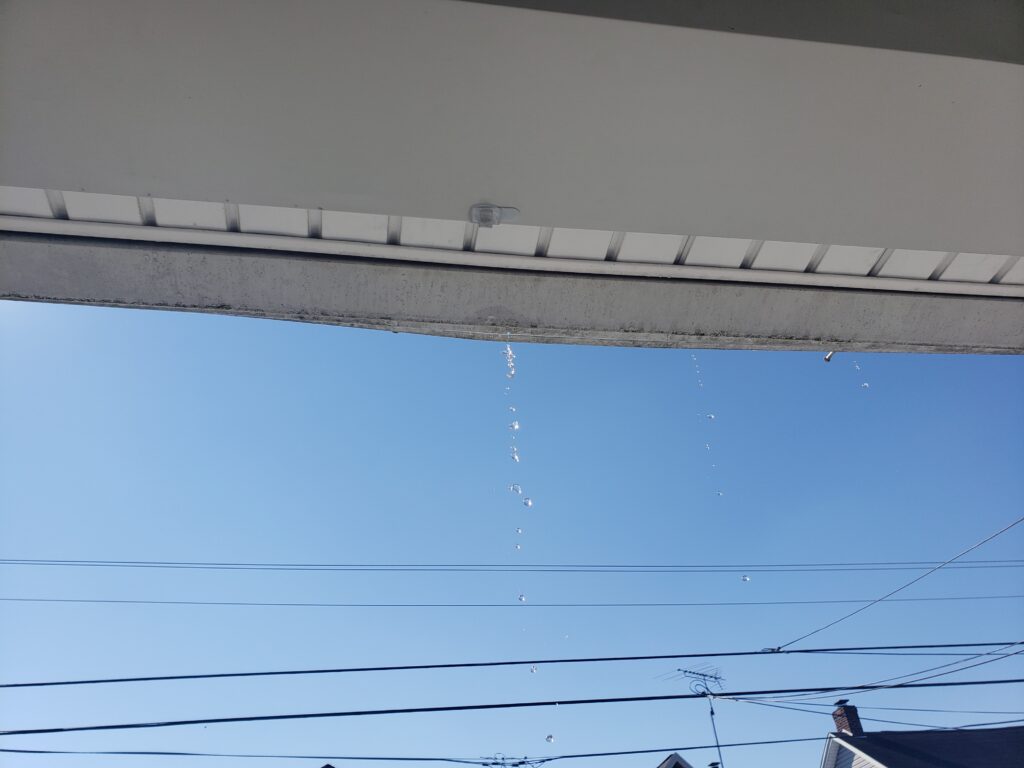 loose gutter dripping water