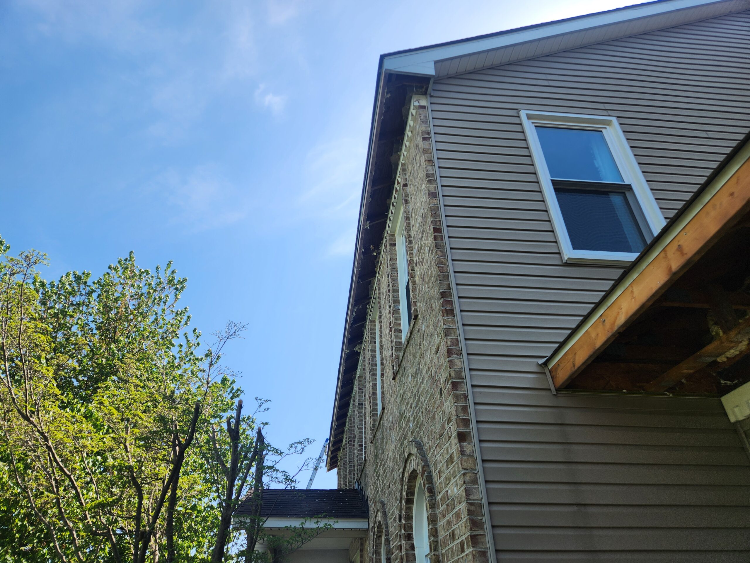 fascia metal and soffit installation - before photo